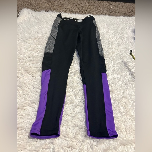 Infinite performance  High Black Leggings purple pockets S 85 Carrie underwood - Picture 1 of 5